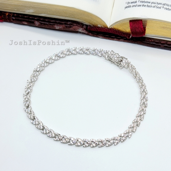 5CTW V-Link diamond tennis bracelet in 925 sterling silver - Picture 8 of 12